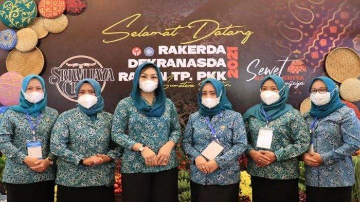 Ketua Dewan Kesenian Nasional Daerah (Dekranasda) Kabupaten OKU Selatan Isyana Lonitasari Popo, bangga dengan turut berpartisipasi dalam Rapat Kerja Daerah Dekranasda Provinsi Sumatera Selatan.