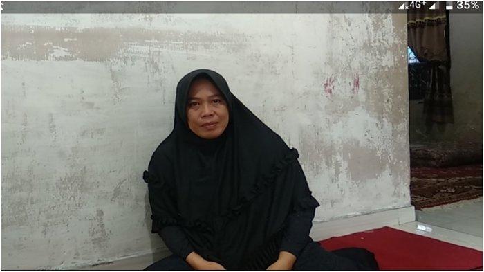 Oni Kartika Sari ibunda Rion Yogatama, mereka didatangi Rion di dalam mimpi.
