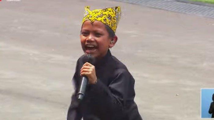 Penampilan penyanyi cilik Farel Prayoga sebagai penutup rangka acara upacara HUT Ke- 77 RI siang ini mengibur Presiden Jokowidodo