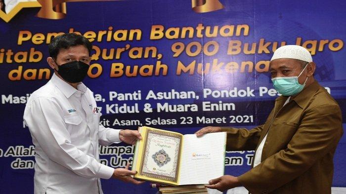PT Bukit Asam Tbk (PTBA) memberikan bantuan, 2.257 Kitab Al- quran,Buku Iqrok dan mukenah dalam acara bertajuk