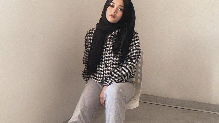 Putri Delina Tetap Walau Sabar Dihina Bego