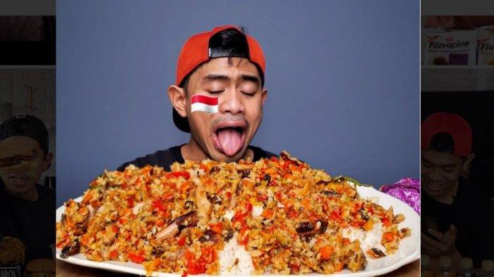 Tanboy Kun saat mukbang makanan pedas