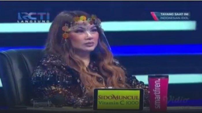 Titi DJ saat jadi juri di Indonesian Idol