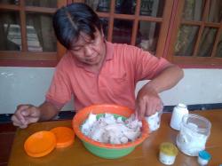 Asyiknya Beternak Semut Jepang