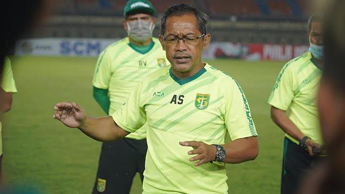 Pelatih Persebaya Surabaya, Aji Santoso.