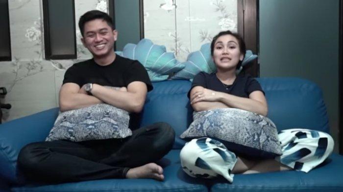 Momen kedekatan Ayu Ting Ting dengan Adit Jayusman yang terekam dalam video YouTube Ayu Ting Ting. Saat ini mereka dikabarkan berpisah. Perpisahan mereka juga batal