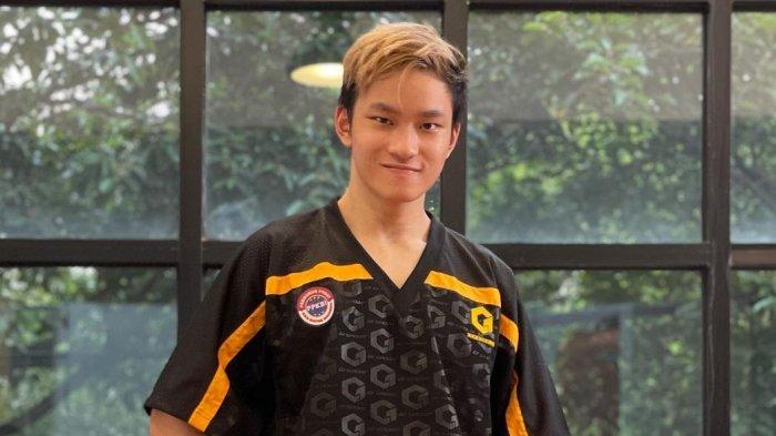 Azka Corbuzier bersabuk hitam Kick Boxing
