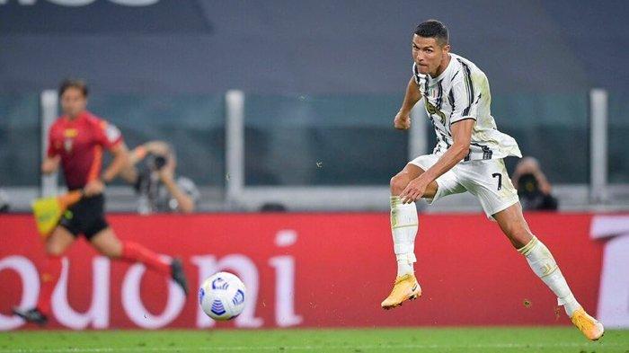 Christiano Ronaldo melepaskan tembakan ke gawang Samdoria pada pekan pertama Liga italia Serie A 2020-2021, Senin dini hari WIB. Juventus menang 3-0 atas Sampdoria