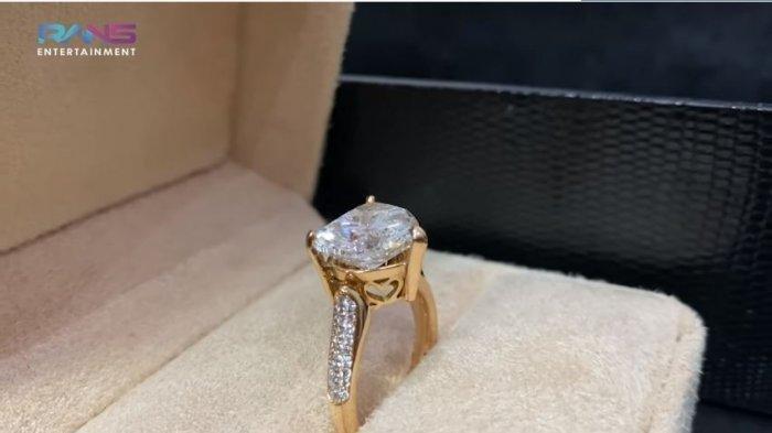 Cincin permata pemberian Raffi Ahmad untuk Nagita Slavina