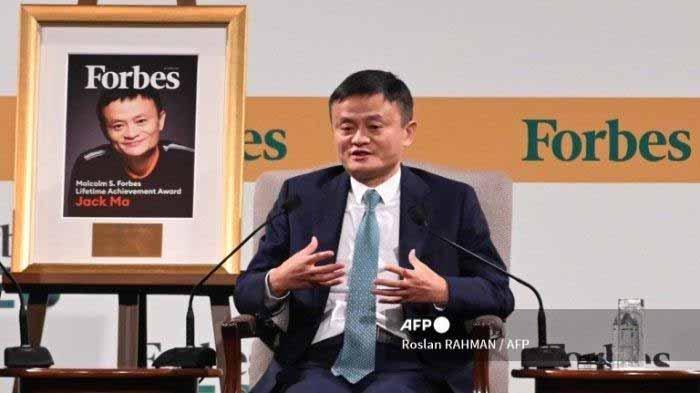 Jack Ma, salah satu pendiri dan mantan ketua eksekutif Alibaba Group, berbicara dalam Forbes Global CEO Conference di Singapura pada 15 Oktober 2019.