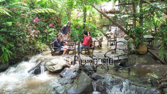 Kafe Ketjeh di Coban Jahe, Desa Taji, Kecamatan Jabung, Kabupaten Malang.