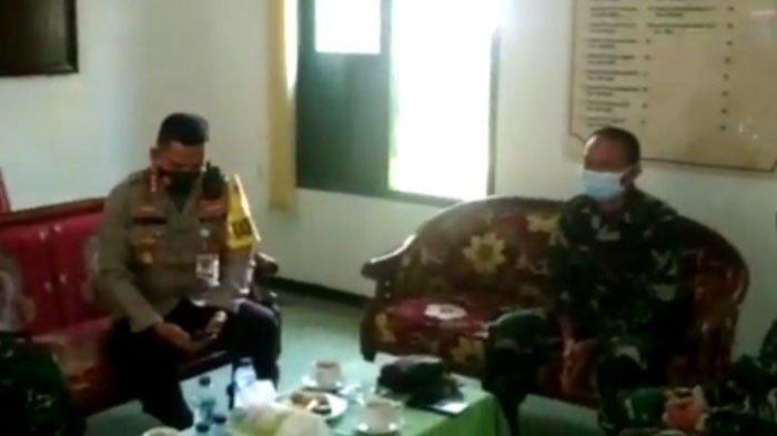 Kapolres Malang Kota Kombes Pol Leonardus Simarmata saat meminta maaf ke kolonel yang jadi korban salah sasaran.