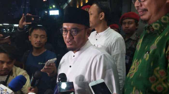 Ketua PP Pemuda Muhammadiyah Dahnil Azhar dan Ketua Panitia Kemah Ahmad Fanani usai menjalani pemerimsaan Polda Metro Jaya, Jumat (23/11/2018).