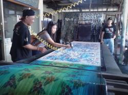 Air Brush Tak Musnahkan Tenun Tangan