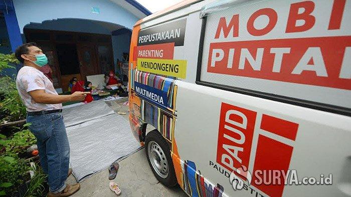 PENDIDIKAN ANAK - Keindahan kawasan RT 10, Jetis Kulon, Kota Surabaya, juga diimbangi dengan perhatian untuk pendidikan anak-anak kampung dengan menggandeng mobil pintar selama empat tahun belakangan, Senin (7/12/2020).