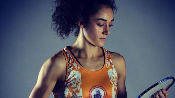 Neslihan Yigit, pebulutangkis Turki yang satu pesawat dengan tim Indonesia.