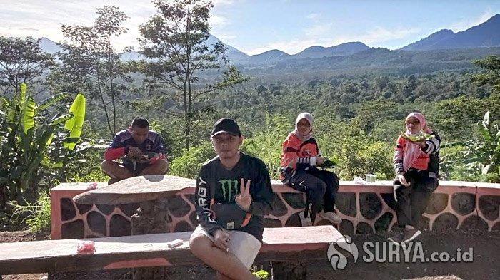 Pos Malabar merupakan pintu masuk pertama ke Kecamatan Ijen, Kabupaten Bondowoso.