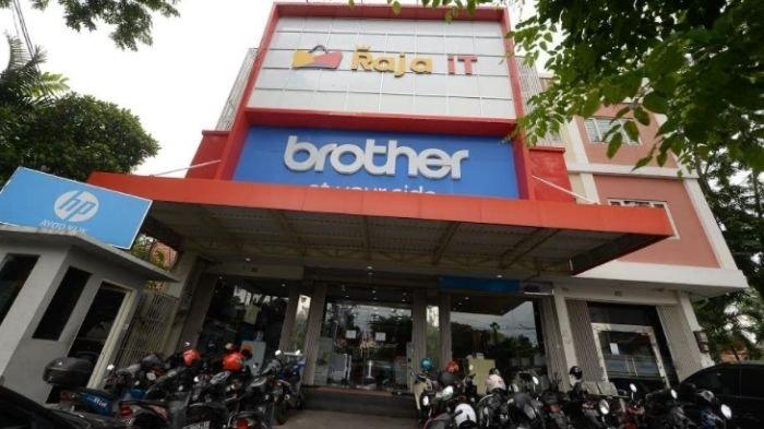 PARTNER EXCLUSIVE - Suasana show room PT Airmas Teknologi Grosiria di kawasan Jl Residen Sudirman Surabaya, Jumat (19/3/2021). Setelah dipercaya menjadi Partner Exclusive Store HP di Shopee Mall, PT Airmas Teknologi terus melakukan pengembangan bisnis, terutama di lini online (market place) dengan pasar di seluruh Indonesia.