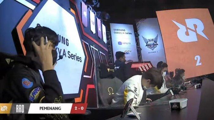 RRQ Hoshi saat berhasil menaklukkan Onic esports