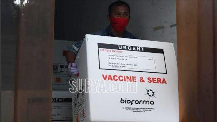 Sebanyak 77.760 vaksin Sinovac yang rencananya akan digunakan untuk vaksinasi Covid-19 tiba di Dinas Kesehatan (Dinkes) Jawa Timur, Senin (4/1/2020).