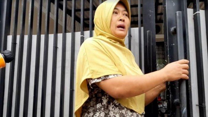 wanita yang bekerja di rumah Nissa Sabyan