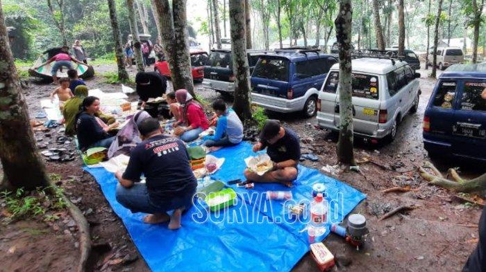 Berwisata di Bukit Mbolang, Seloliman, Kecamatan Trawas, Kabupaten Mojokerto.