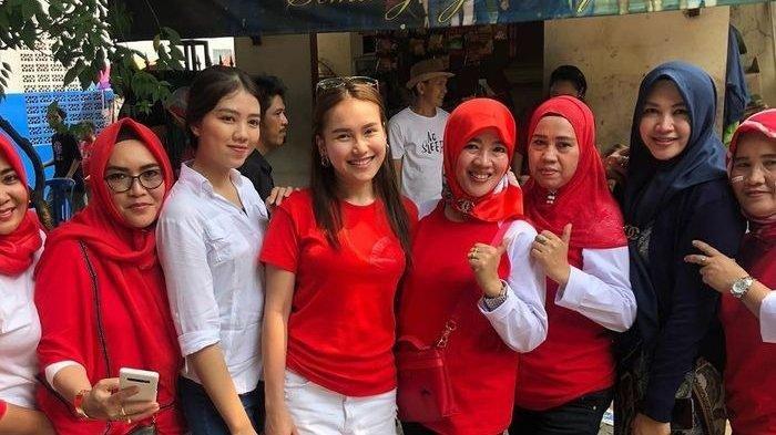 Ayu Ting Ting kompak rayakan Hari Kemerdekaan dengan warga kampung