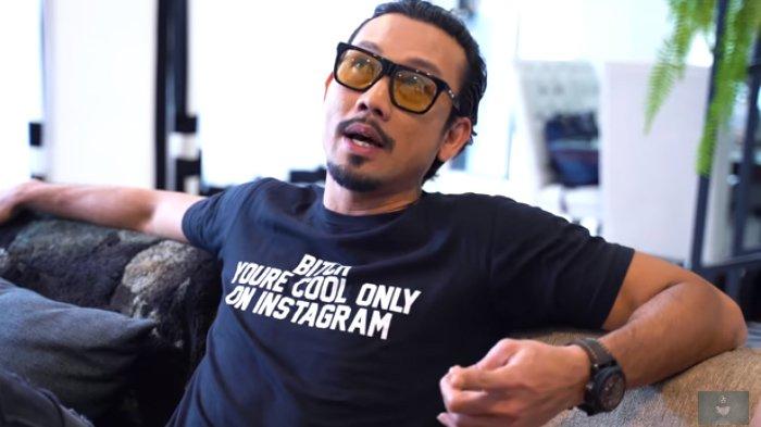 Denny Sumargo saat menjadi bintang tamu YouTube Crazy Nikmir REAL.