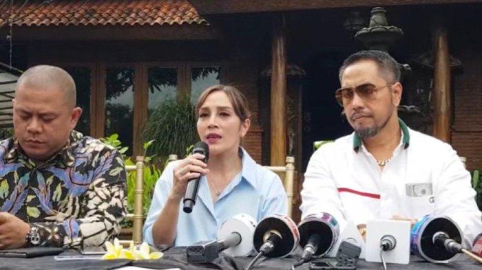 Keluarga Ferry Irawan pasang badan dituduh melakukan KDRT