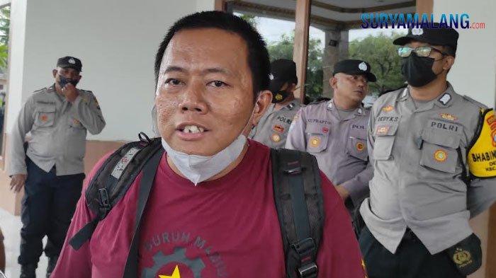 Ketua Serikat Buruh Madiun Raya (SBMR), Aris Budiono, UMK Madiun tahun 2023 selayaknya naik 100 persen dibandingkan 2022.