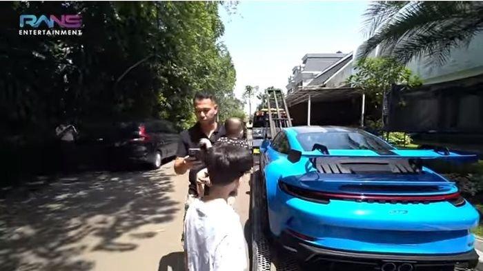 Momen Rafathar mengomeli Raffi Ahmad karena beli mobil baru lagi