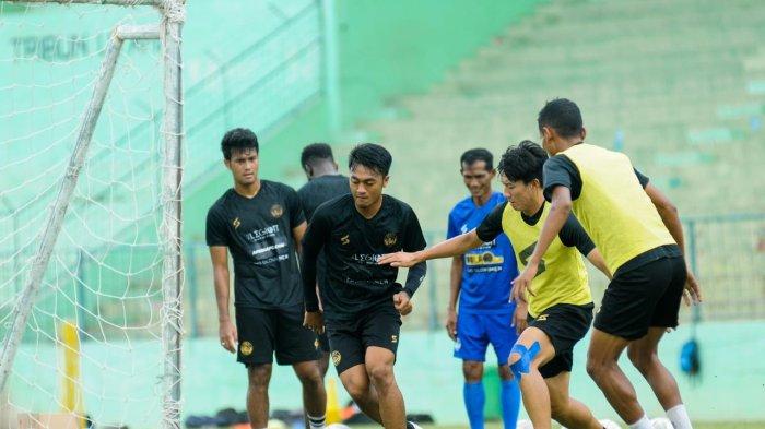 Pemain Arema FC saat menjalani latihan