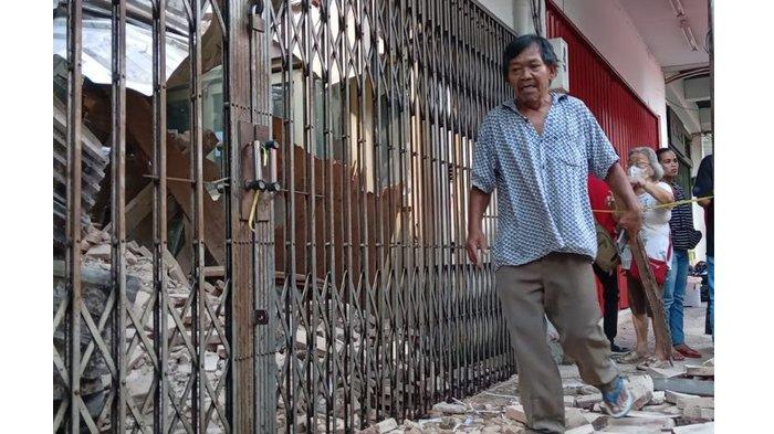 Sebuah toko emas bernama Ibu Kota ambruk usai Gempa Cianjur, Jawa Barat