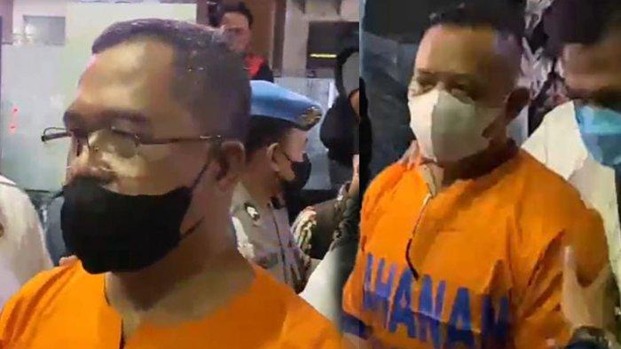 Tersangka kasus Tragedi Kanjuruhan, Abdul Haris dan Suko Sutrisno saat digiring ke tahanan Mapolda Jatim, Senin (24/10/2022). Sehari setelah penahanan perkaranya dilimpahkan ke Kejati Jatim, Selasa (2/10/2022).