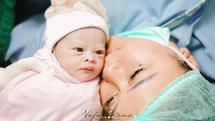 Wajah keponakan Ayu Ting Ting anak Syifa baru lahir imut dan lucu