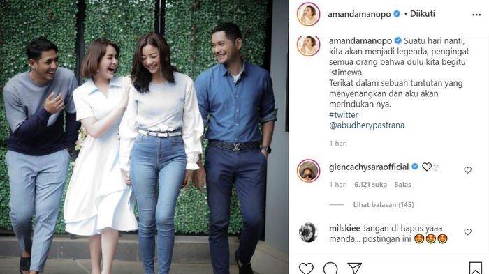 Amanda Manopo memakai dress putih berjalan bersama pemain Ikatan Cinta