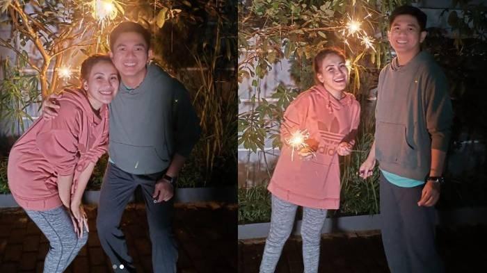 Ayu Ting Ting dan kekasihnya Adit Jayusman merayakan pergantian malam tahun baru bersama