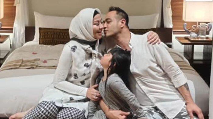 Bulan Madu Venna Melinda dan Ferry Irawan