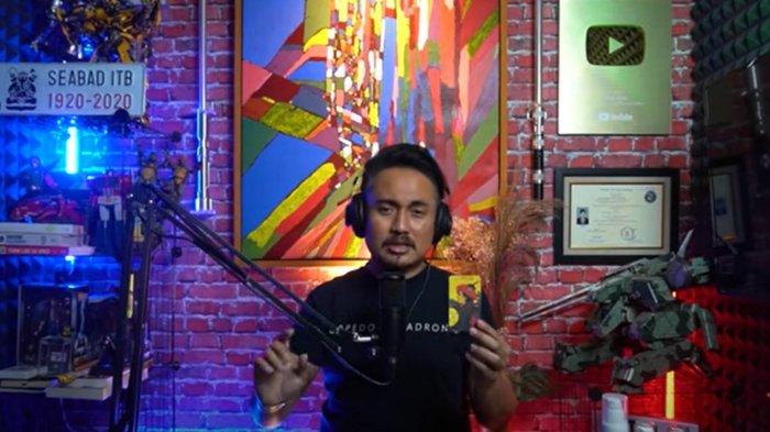 Denny Darko meramal penyebab Ayu Ting Ting batal menikah