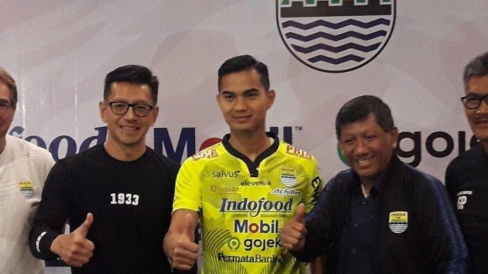 Dhika Bayangkara diperkenalkan sebagai pemain Persib Bandung.