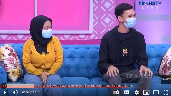 Dila dan Ardi pengantin viral terjang banjir Jakarta di acara Brownis
