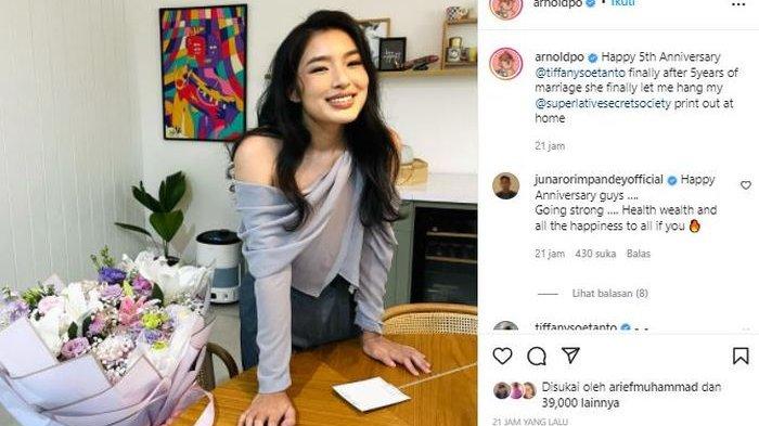 Istri Chef Arnold, Tiffany Soetanto merayakan anniversary pernikahan