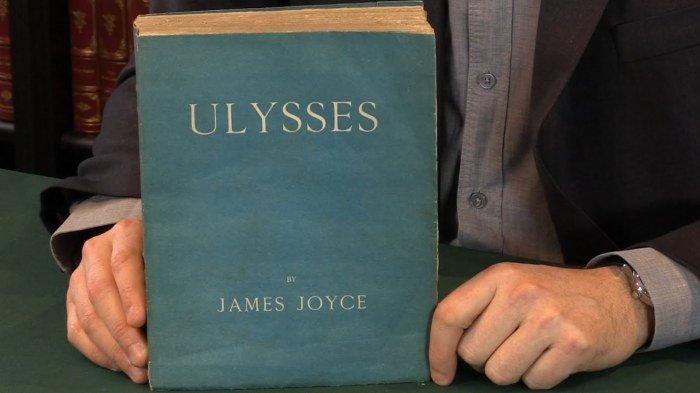 Novel Ulysses karya James Joyce.