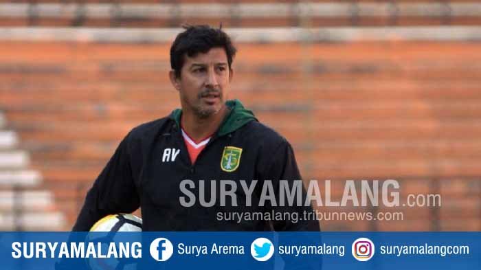 Pelatih Persebaya Surabaya, Angel Alfredo Vera.