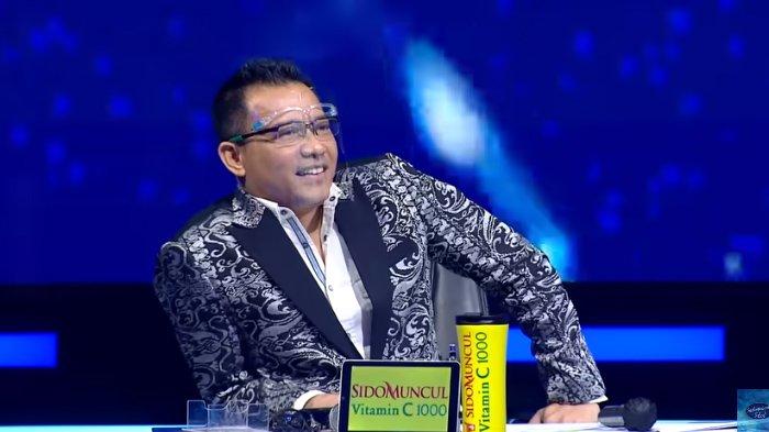 Potret Anang Hermansyah saat melihat Krisdayanti nyanyi di acara Indonesian Idol