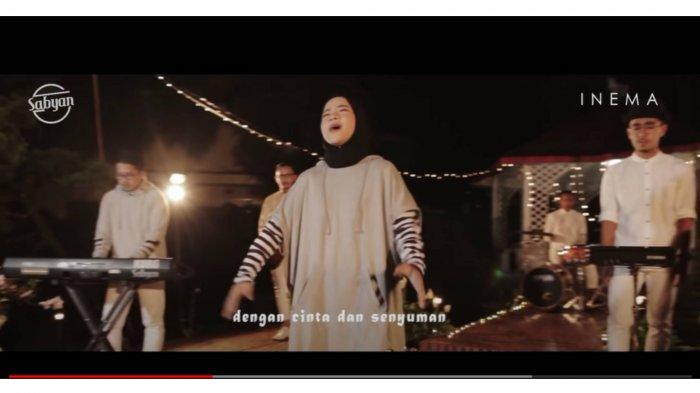 Potret baju couple Nissa Sabyan dan Ayus