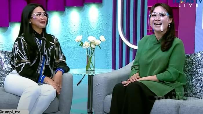 Puput Nastiti Devi di program Rumpi Trans TV ngobrol dengan Feni Rose