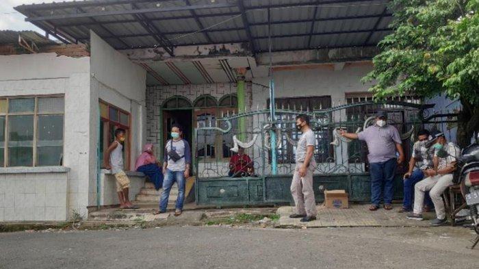 Penampakan rumah terduga teroris yang digeledah Densus 88 di Desa/Kecamatan Rengel Tuban.