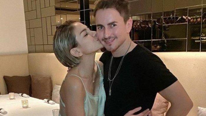 Potret Nikita Mirzani bersama pebalap dunia Lorenzo