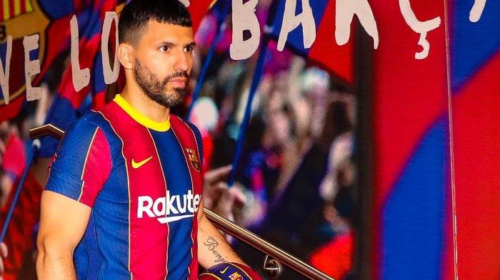 Sergio Aguero saat resmi diperkenalkan sebagai pemain baru Barcelona pada Selasa (1/6/2021) di Stadion Camp Nou, Barcelona.